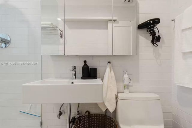 424 NE 28th Dr, Wilton Manors, FL 33334
