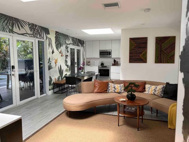 424 NE 28th Dr, Wilton Manors, FL 33334
