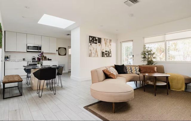 424 NE 28th Dr, Wilton Manors, FL 33334