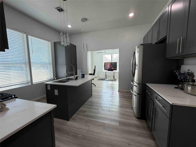 2400 Burkett Street, Houston, TX 77004