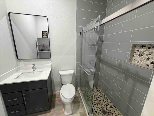 2400 Burkett Street, Houston, TX 77004