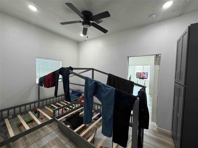 2400 Burkett Street, Houston, TX 77004
