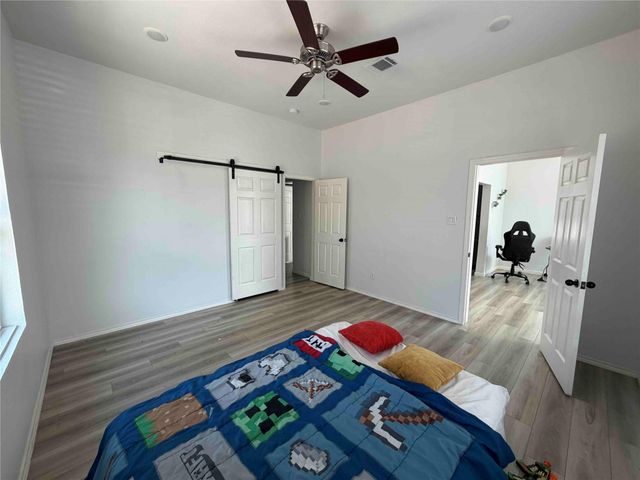 2400 Burkett Street, Houston, TX 77004