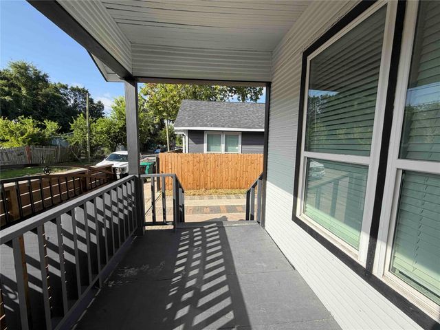 2400 Burkett Street, Houston, TX 77004