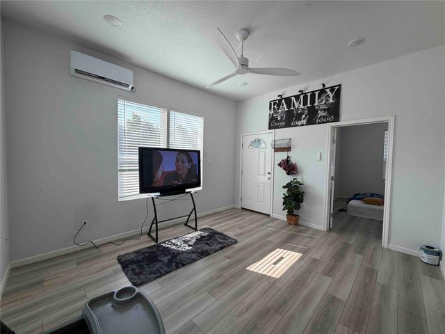 2400 Burkett Street, Houston, TX 77004