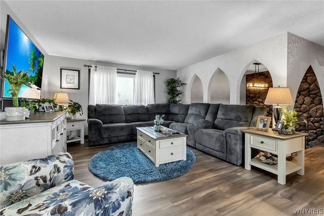 4862 Meadow Lane, Hamburg, NY 14075