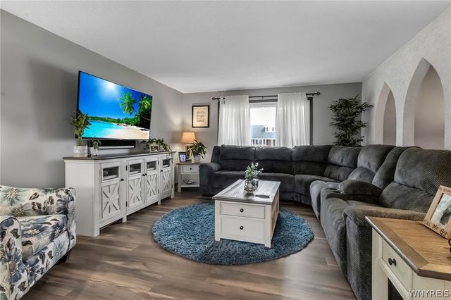 4862 Meadow Lane, Hamburg, NY 14075