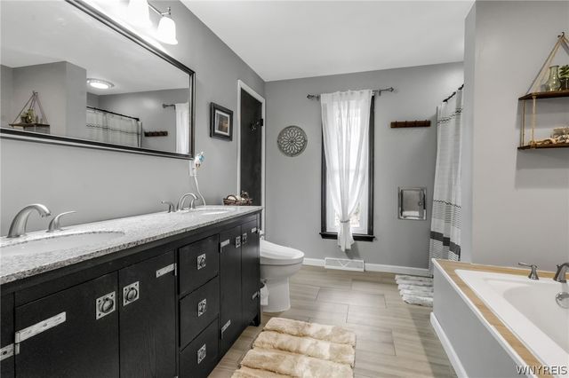 4862 Meadow Lane, Hamburg, NY 14075