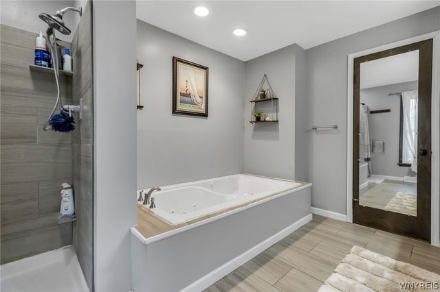 4862 Meadow Lane, Hamburg, NY 14075