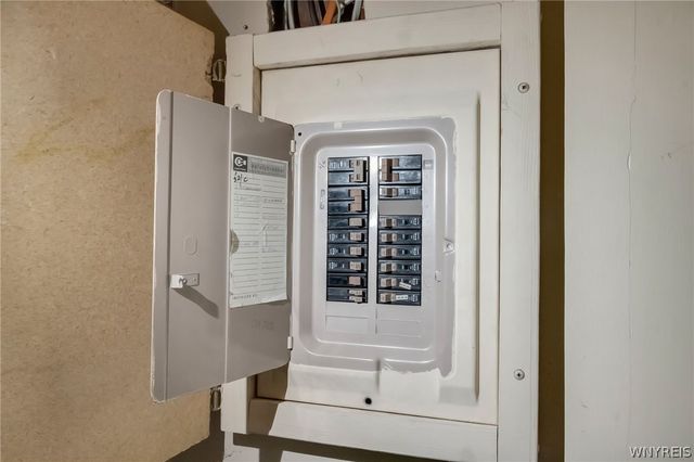 4862 Meadow Lane, Hamburg, NY 14075