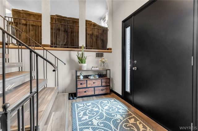 4862 Meadow Lane, Hamburg, NY 14075