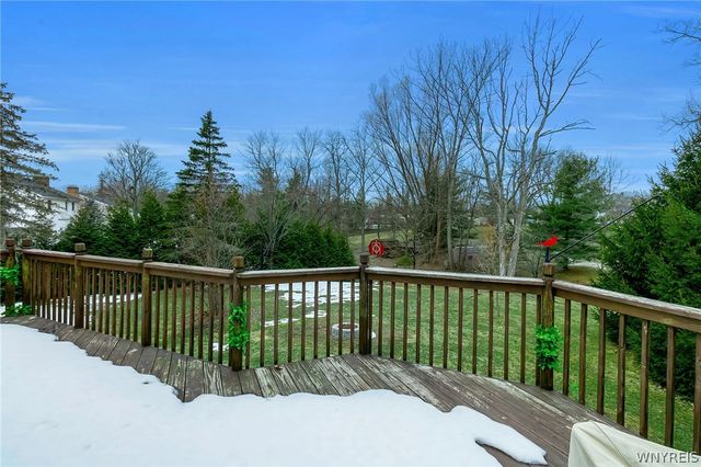 4862 Meadow Lane, Hamburg, NY 14075