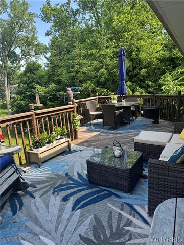 4862 Meadow Lane, Hamburg, NY 14075