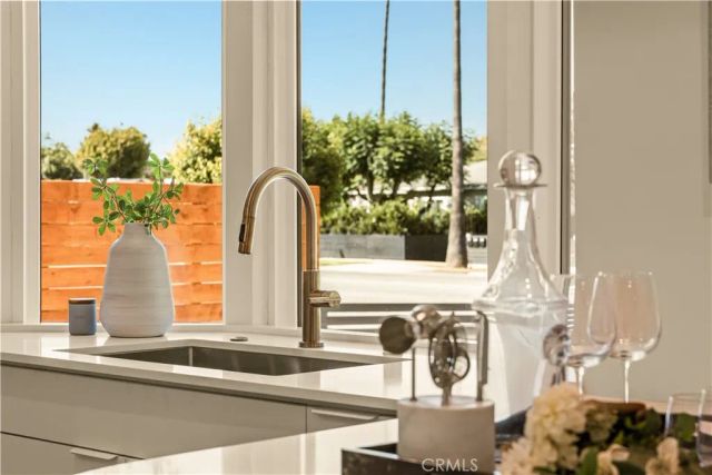 2817 S Barrington, Los Angeles, CA 90064