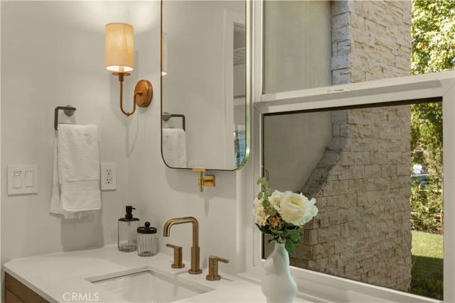 2817 S Barrington, Los Angeles, CA 90064