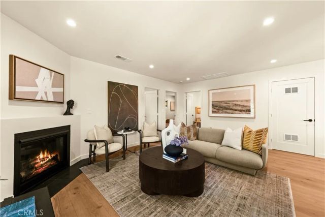 2817 S Barrington, Los Angeles, CA 90064