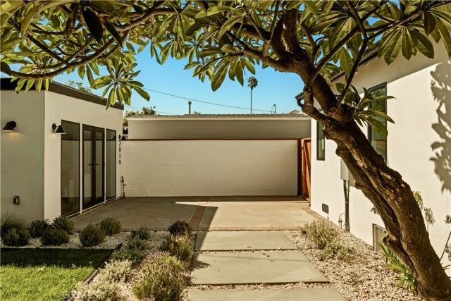 2817 S Barrington, Los Angeles, CA 90064
