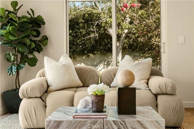 2817 S Barrington, Los Angeles, CA 90064