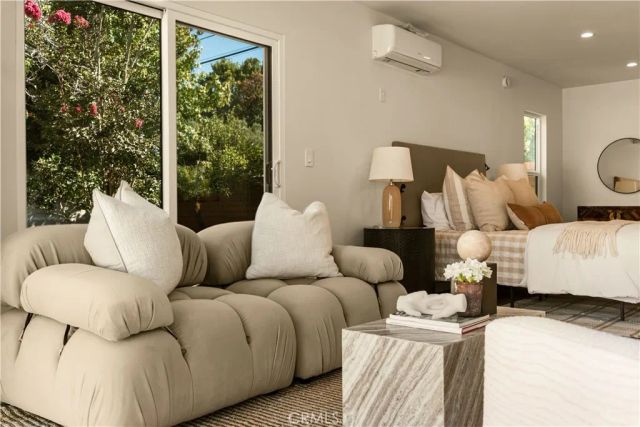 2817 S Barrington, Los Angeles, CA 90064