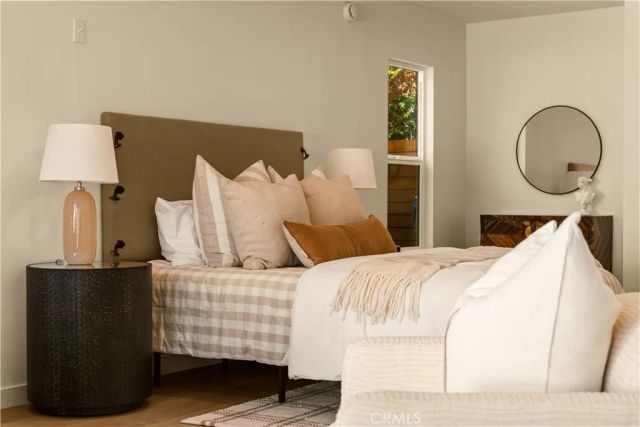 2817 S Barrington, Los Angeles, CA 90064