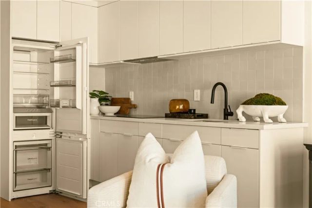 2817 S Barrington, Los Angeles, CA 90064