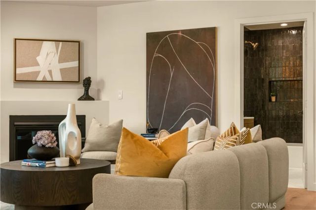 2817 S Barrington, Los Angeles, CA 90064