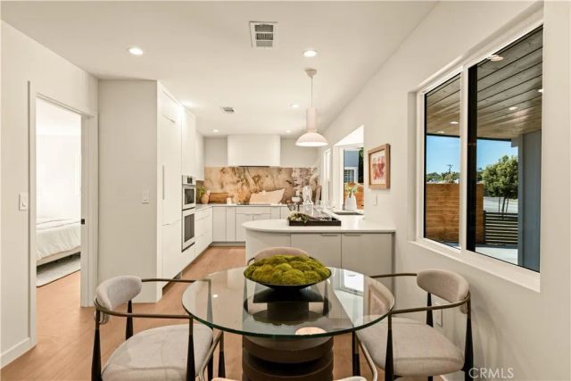 2817 S Barrington, Los Angeles, CA 90064