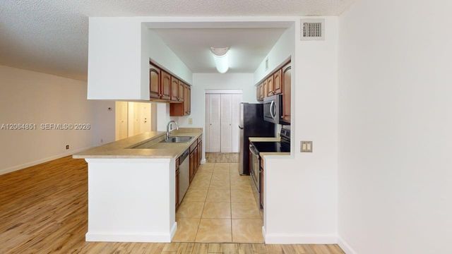 9855 Westview Dr 717, Coral Springs, FL 33076
