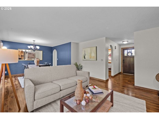 1295 N Grant, Canby, OR 97013