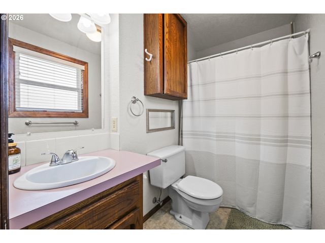 1295 N Grant, Canby, OR 97013