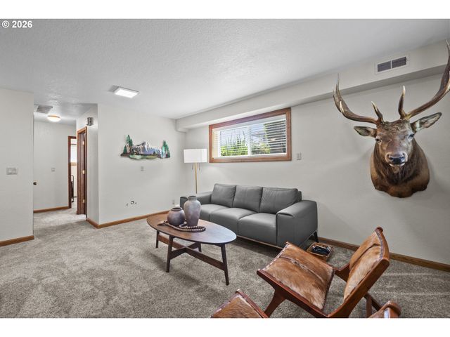 1295 N Grant, Canby, OR 97013