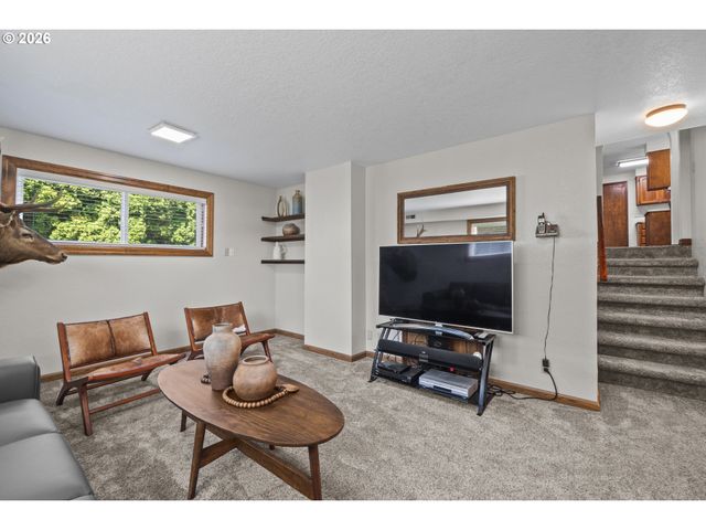 1295 N Grant, Canby, OR 97013