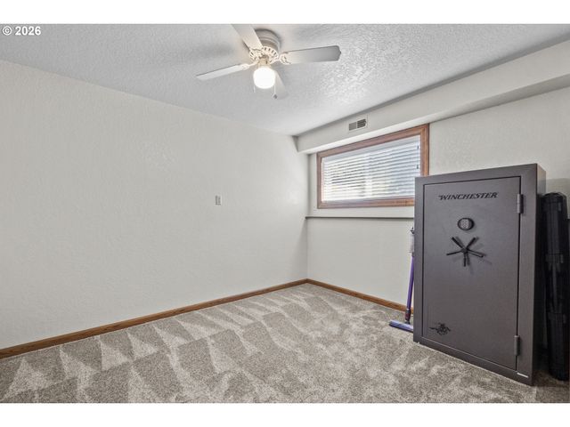 1295 N Grant, Canby, OR 97013