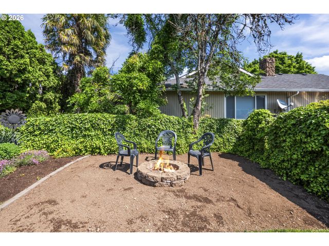 1295 N Grant, Canby, OR 97013
