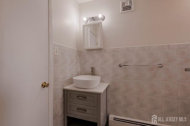 253 9th Street A, Sayreville, NJ 08879