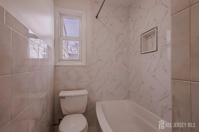 253 9th Street A, Sayreville, NJ 08879