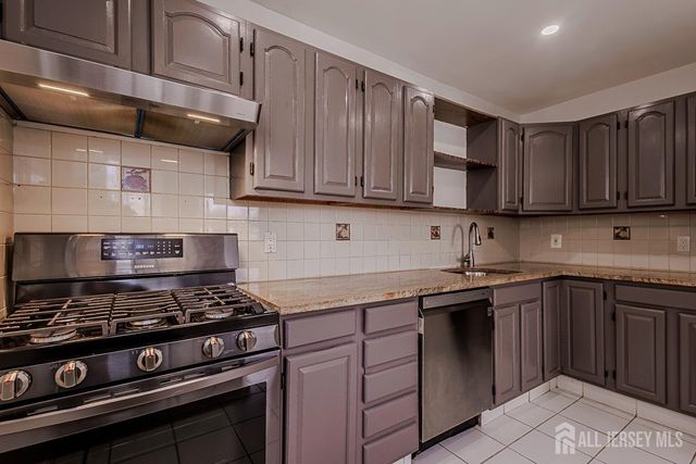 253 9th Street A, Sayreville, NJ 08879