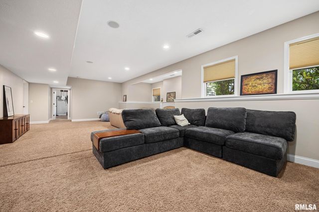 2922 W WESSEX Drive, Peoria, IL 61615
