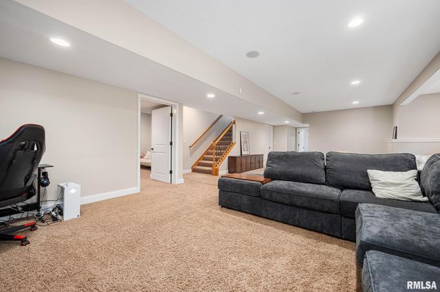 2922 W WESSEX Drive, Peoria, IL 61615