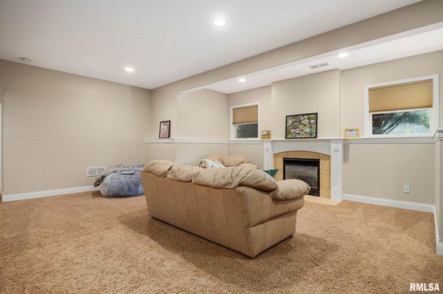 2922 W WESSEX Drive, Peoria, IL 61615