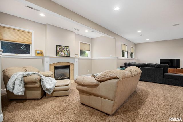 2922 W WESSEX Drive, Peoria, IL 61615