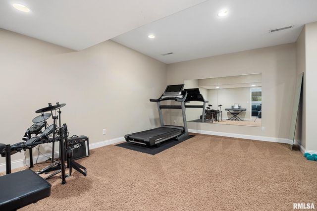 2922 W WESSEX Drive, Peoria, IL 61615