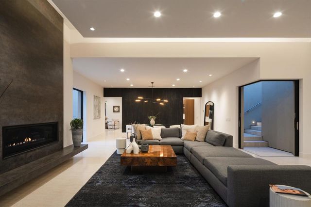 8751 Glenwick Ln, La Jolla, CA 92037