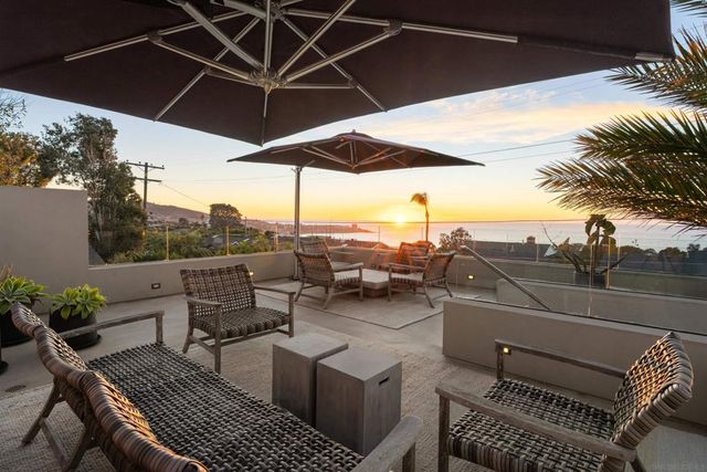 8751 Glenwick Ln, La Jolla, CA 92037