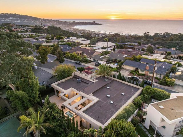 8751 Glenwick Ln, La Jolla, CA 92037