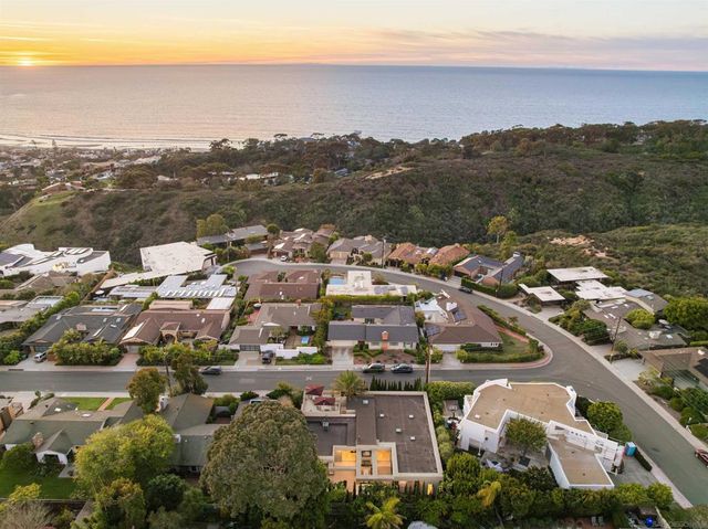 8751 Glenwick Ln, La Jolla, CA 92037