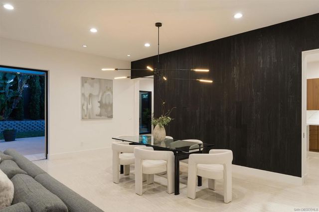 8751 Glenwick Ln, La Jolla, CA 92037