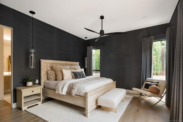 8751 Glenwick Ln, La Jolla, CA 92037