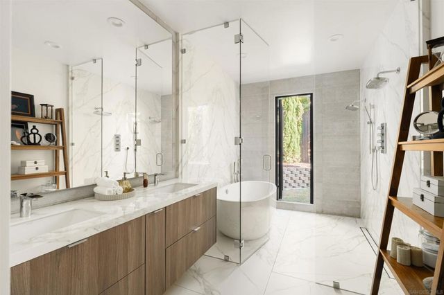 8751 Glenwick Ln, La Jolla, CA 92037