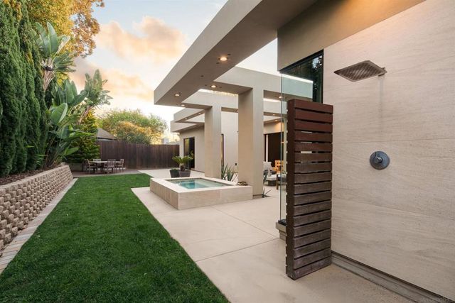 8751 Glenwick Ln, La Jolla, CA 92037